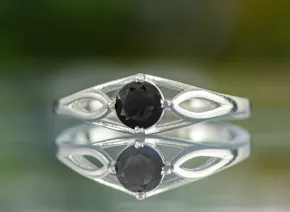 Δαχτυλίδι με Μαύρο Τουρμαλίνη 5mm