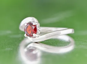 Ασημένιο δαχτυλίδι με Γρανάτη